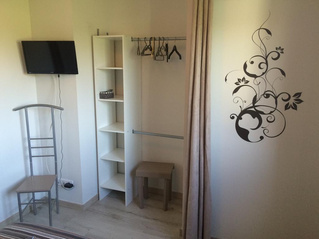 Gite Le Petit Pied-A-Terre La Chapelle-Saint-Sauveur  Экстерьер фото